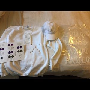 'Who Your Real Friends' sweater size M- LA pop-up