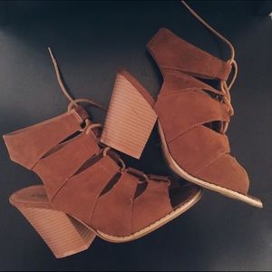 Cognac suede Heeled tie ups