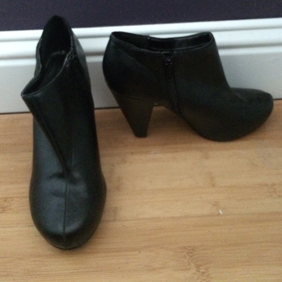 Fashion Bug Black Booties - Picture 1 of 3
