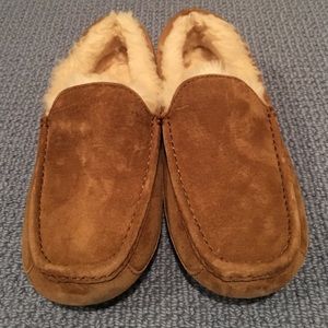 Ugg ascot slippers w fur and suede