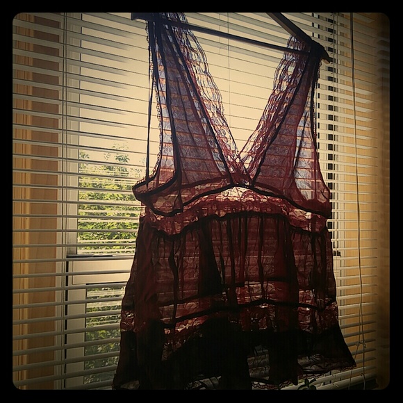 Burgundy lacey top! Lightly used!