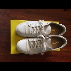 Kenneth Cole Reaction white sneakers