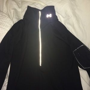 Under armor pull over small