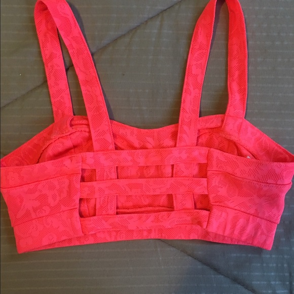 Cute crop top - Picture 2 of 3