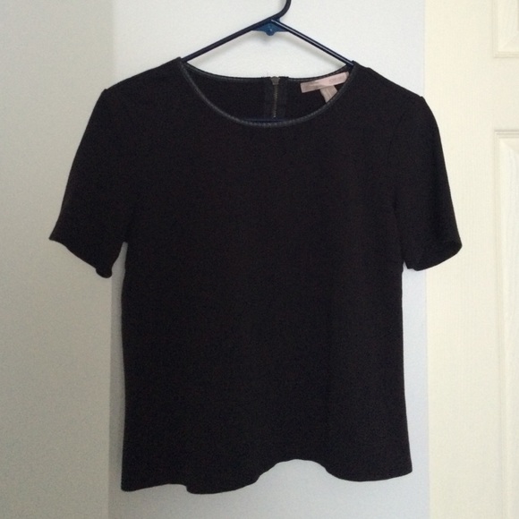 super cute black tee! - Picture 1 of 4