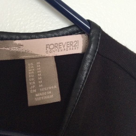 super cute black tee! - Picture 4 of 4