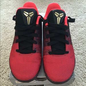 Kobe XI Nike Achilles Heel Flyknit Sneaker 4.5y