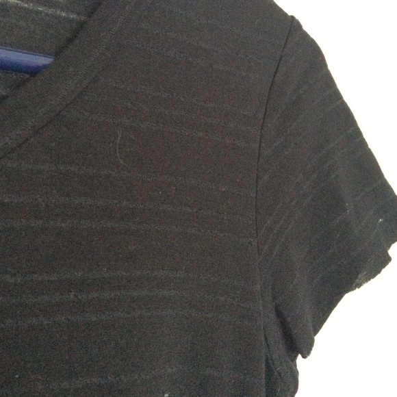 black tee with stripe detailing - Picture 2 of 2