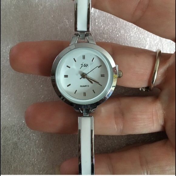 Silver and white elegant quartz watch - Picture 2 of 4