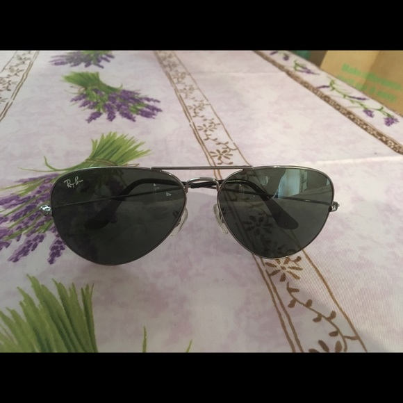 Authentic Ray Ban aviators sunglasses