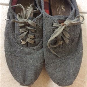 Lace up gray Toms
