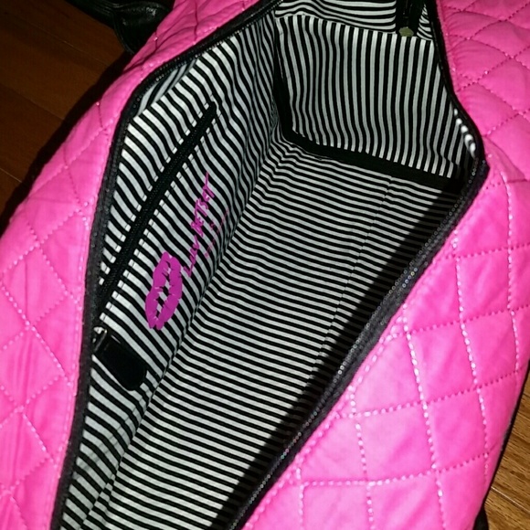 BETSEY JOHNSON BLACK & WHITE STRIPED TRAVEL BAG - Picture 3 of 4