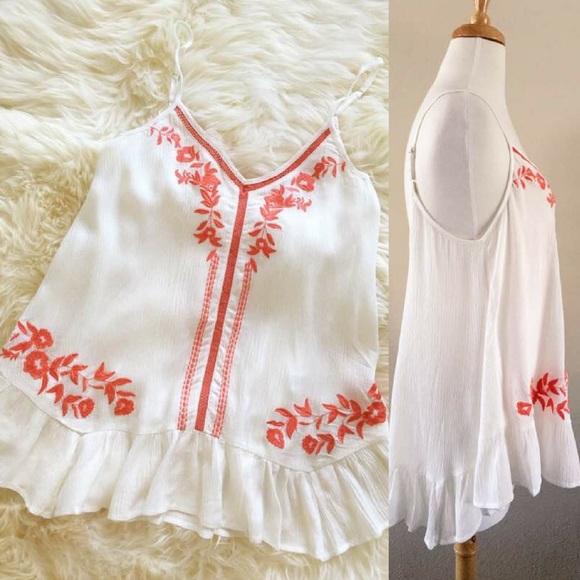 ‼️LARGE ONLY‼️Ruffled Tank with Embroidery - Picture 4 of 4