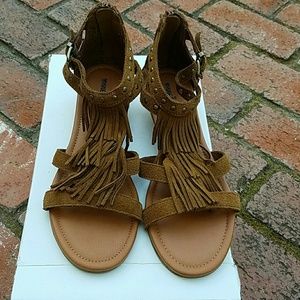 Minnetonka Monaco sandals with fringe
