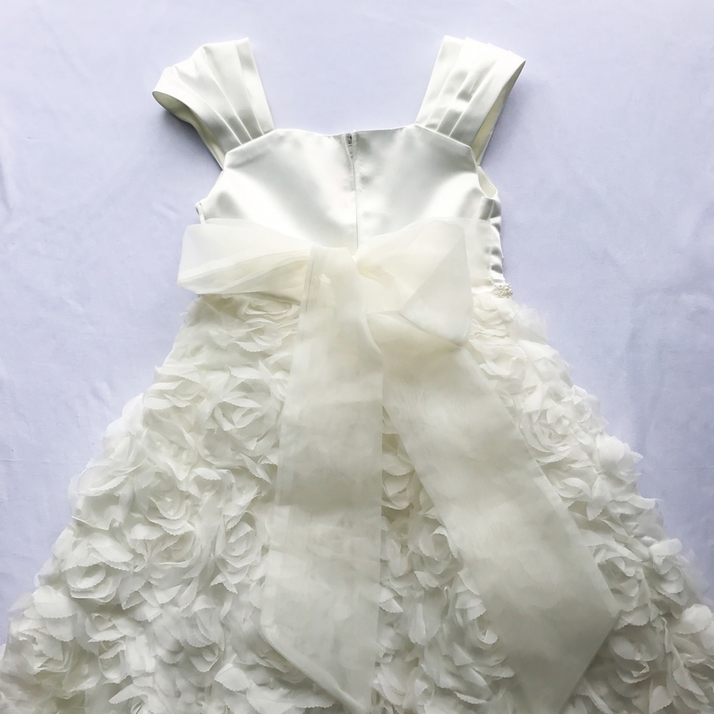❌SOLD❌ Kids Dream Ivory Rosette Formal Dress 3-4T - Picture 4 of 6