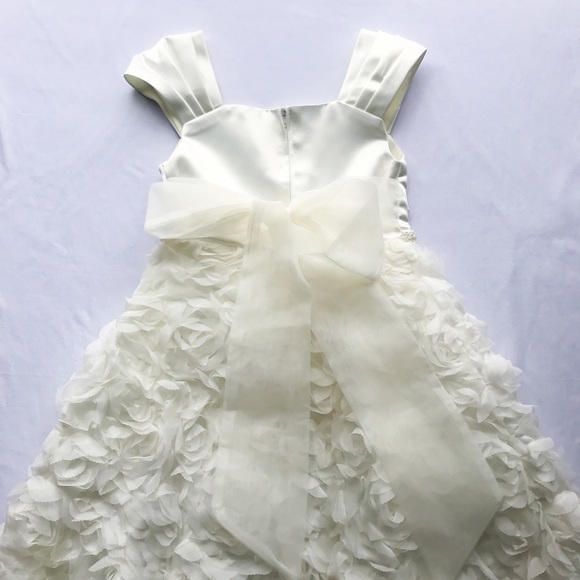 ❌SOLD❌ Kids Dream Ivory Rosette Formal Dress 3-4T - Picture 4 of 6