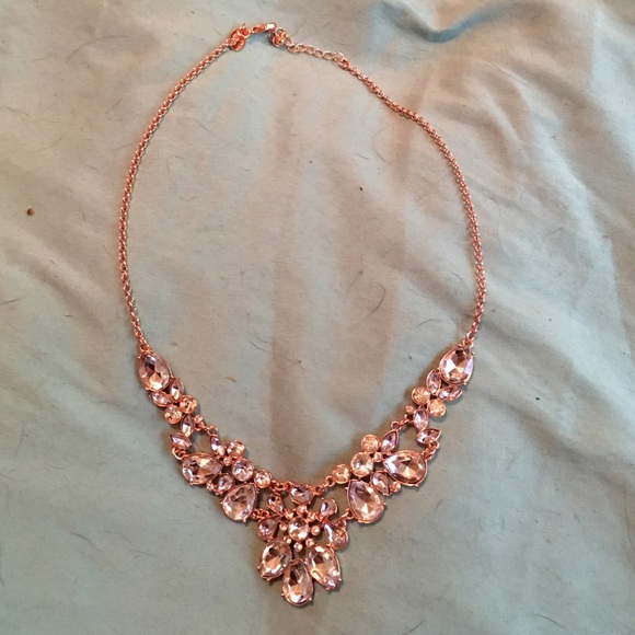 Adorable shiny statement necklace - Picture 3 of 3