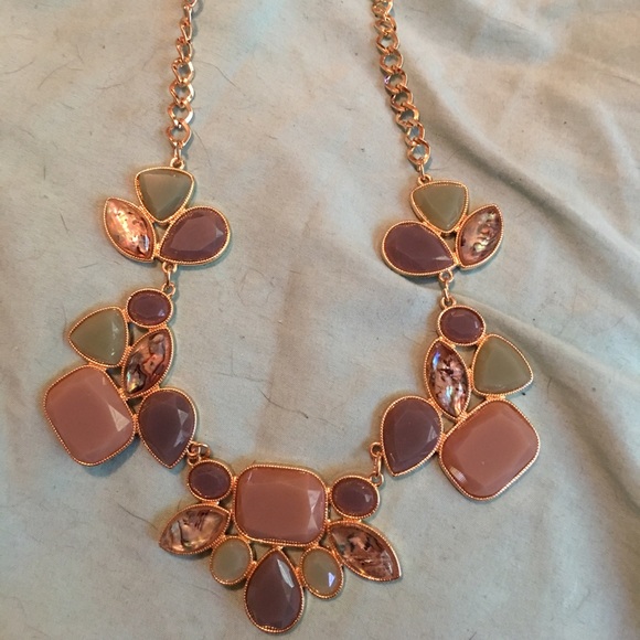 Adorable multi-colored pastel statement necklace - Picture 2 of 2