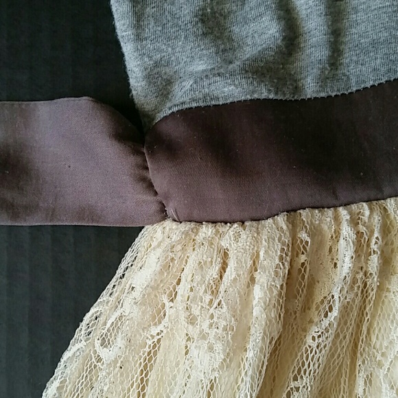 Monteau lace dress - Picture 2 of 4