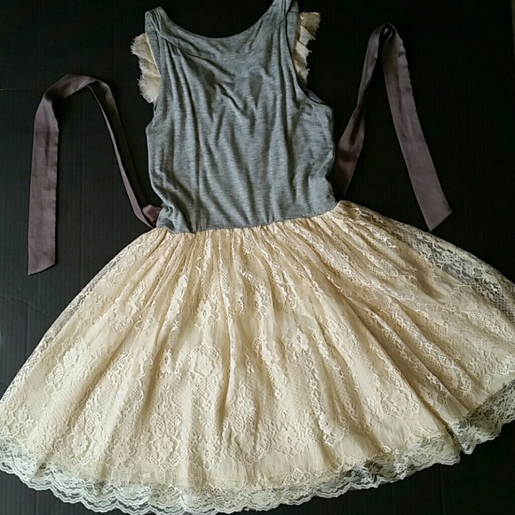 Monteau lace dress - Picture 3 of 4