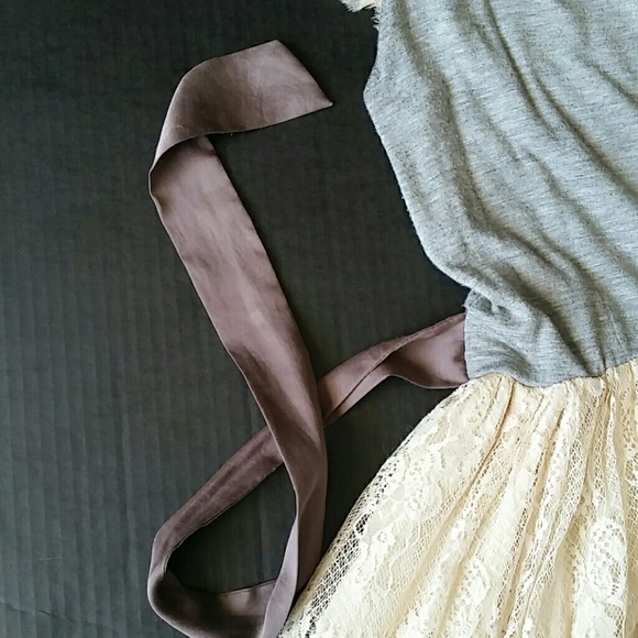 Monteau lace dress - Picture 4 of 4