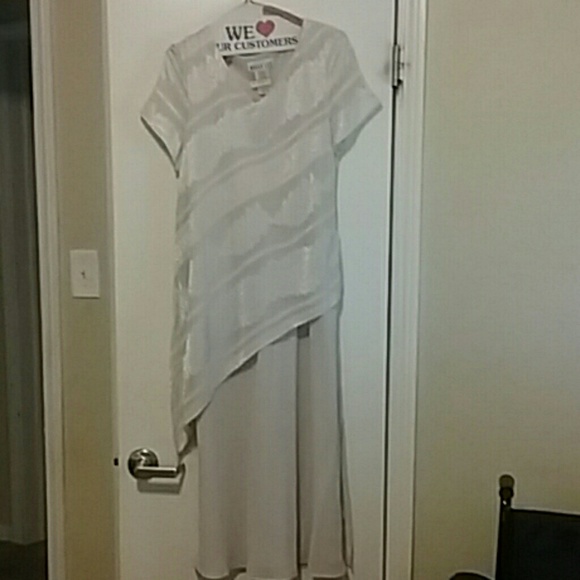 Dress - Picture 2 of 3