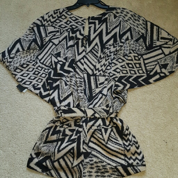 GUESS ROMPER - Picture 3 of 3