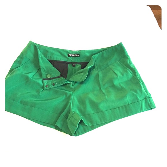 Express kelly green 3 inch shorts