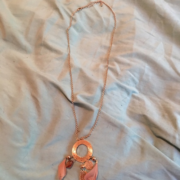 Adorable long gold necklace - Picture 2 of 3