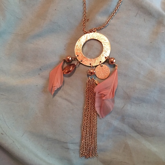 Adorable long gold necklace - Picture 3 of 3