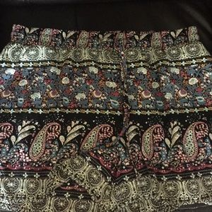 Patterned shorts size medium never worn