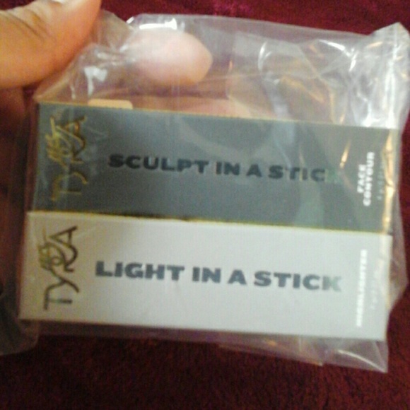 Tyra Beauty 2 minute tyover