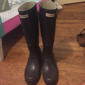 Black hunter boots