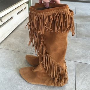 Moccasin boots