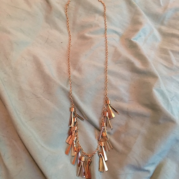 Medium length gold necklace. - Picture 2 of 2