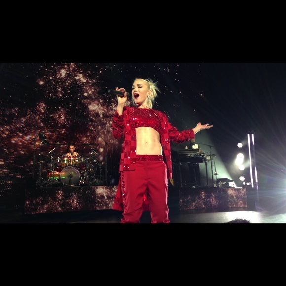 Meet your Posher! - Picture 4 of 4