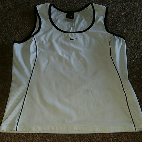 Nike tank top, size med, excellent