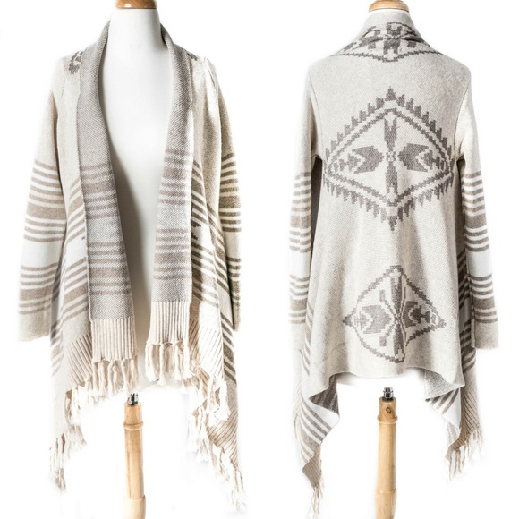 🎉🎉HP🎉🎉Love Stitch-Alpine Fringe Cardigan - Picture 2 of 3