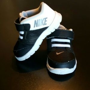 🎉HP🎉 Toddler Nike Training w/flex soles size 6CW