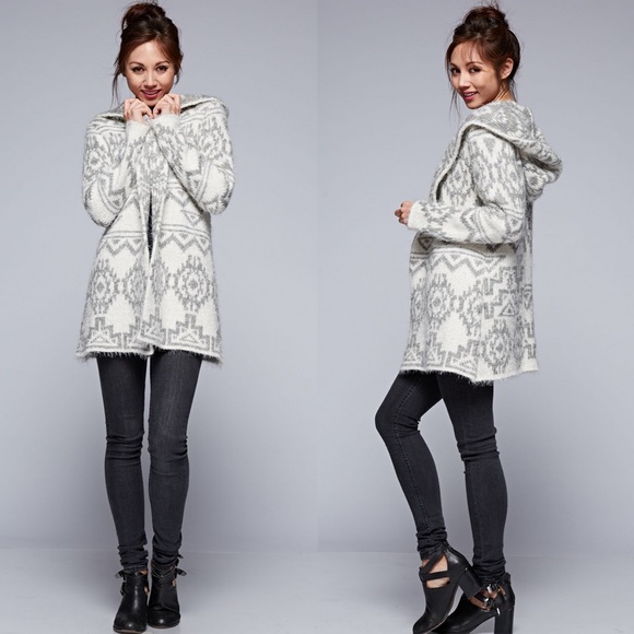 ‼️LAST ONE‼️Hooded Fuzzy Sweater Cardigan - Picture 2 of 4