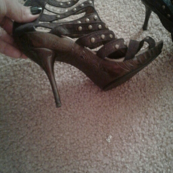 Shoes - Picture 2 of 2