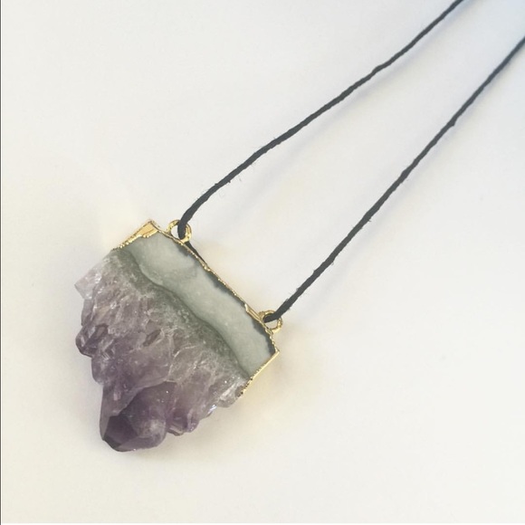 • Natural Amethyst Agate & Crystal Stone Necklace•