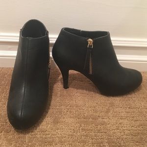 Black Madden Girl Booties Women's Size 7
