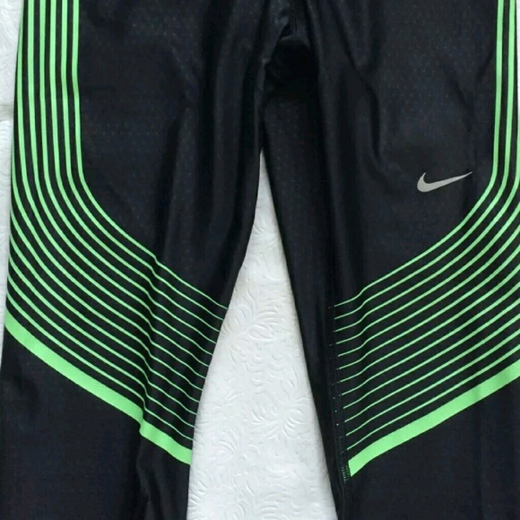nike Capri workout leggings ..never worn,brand new