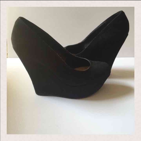 Black wedges