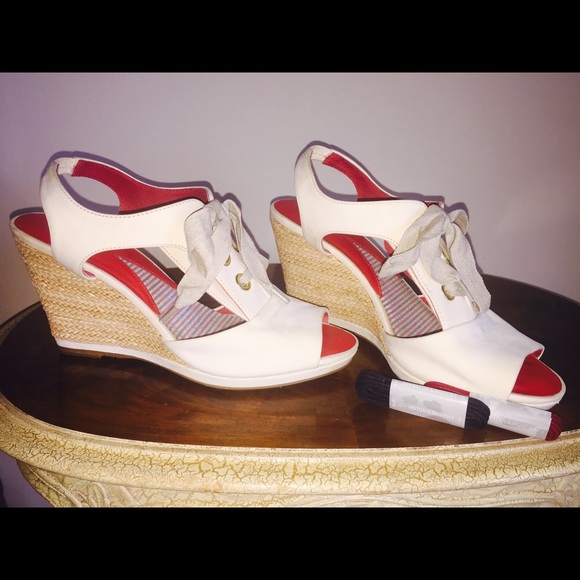 Johnston & Murphy Lace Up Wedge