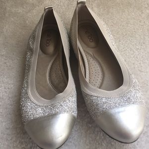 Me Too gold sparkled flats Size 10M