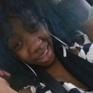 Meet your Posher, Tee