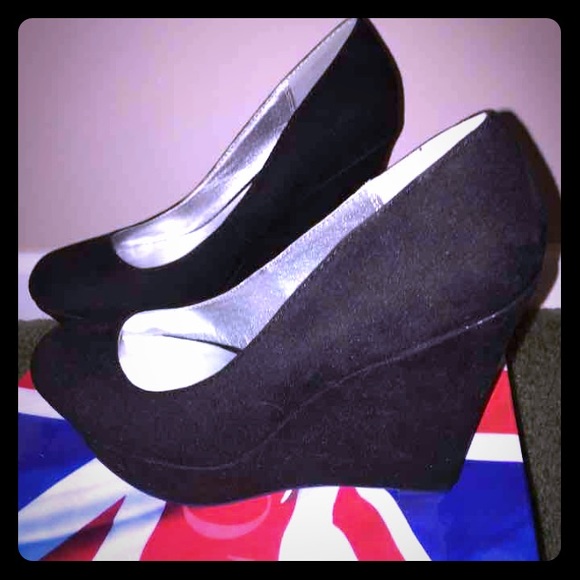 Black Qupid Wedges