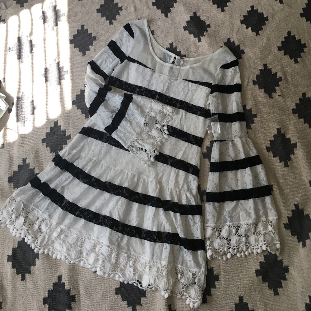 Free People RARE Cherry Blossom Lace Dress - Picture 4 of 5